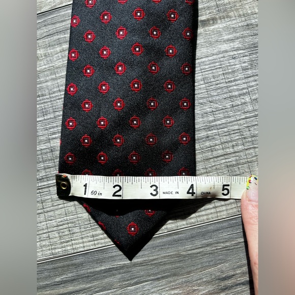 Dior Black and Red Silk Tie with Classic Pattern - Picture 8 of 10